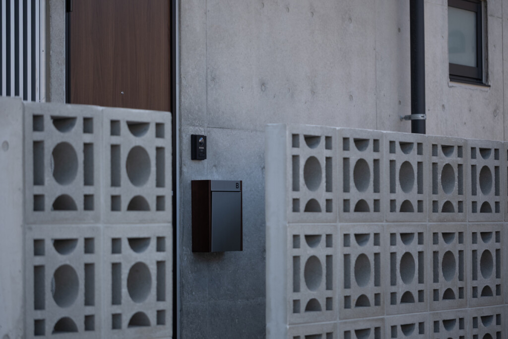 読谷村座喜味のアパートTILTのファサード