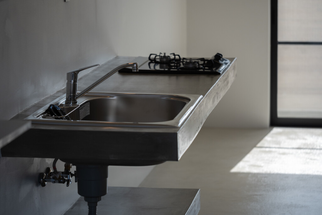 読谷村座喜味のアパートの造作キッチン