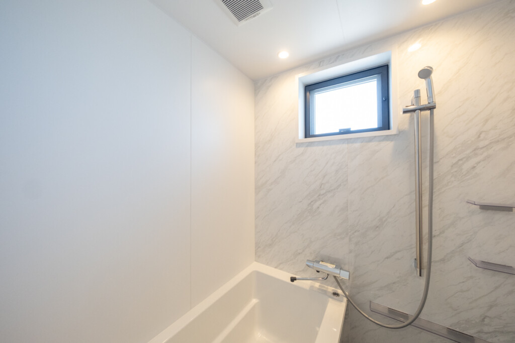 読谷村座喜味のアパートのバスルーム