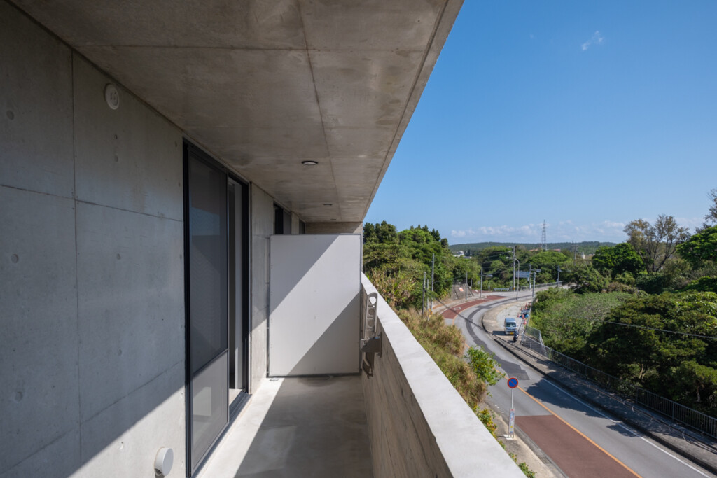 読谷村座喜味アパート「TILT」のベランダ